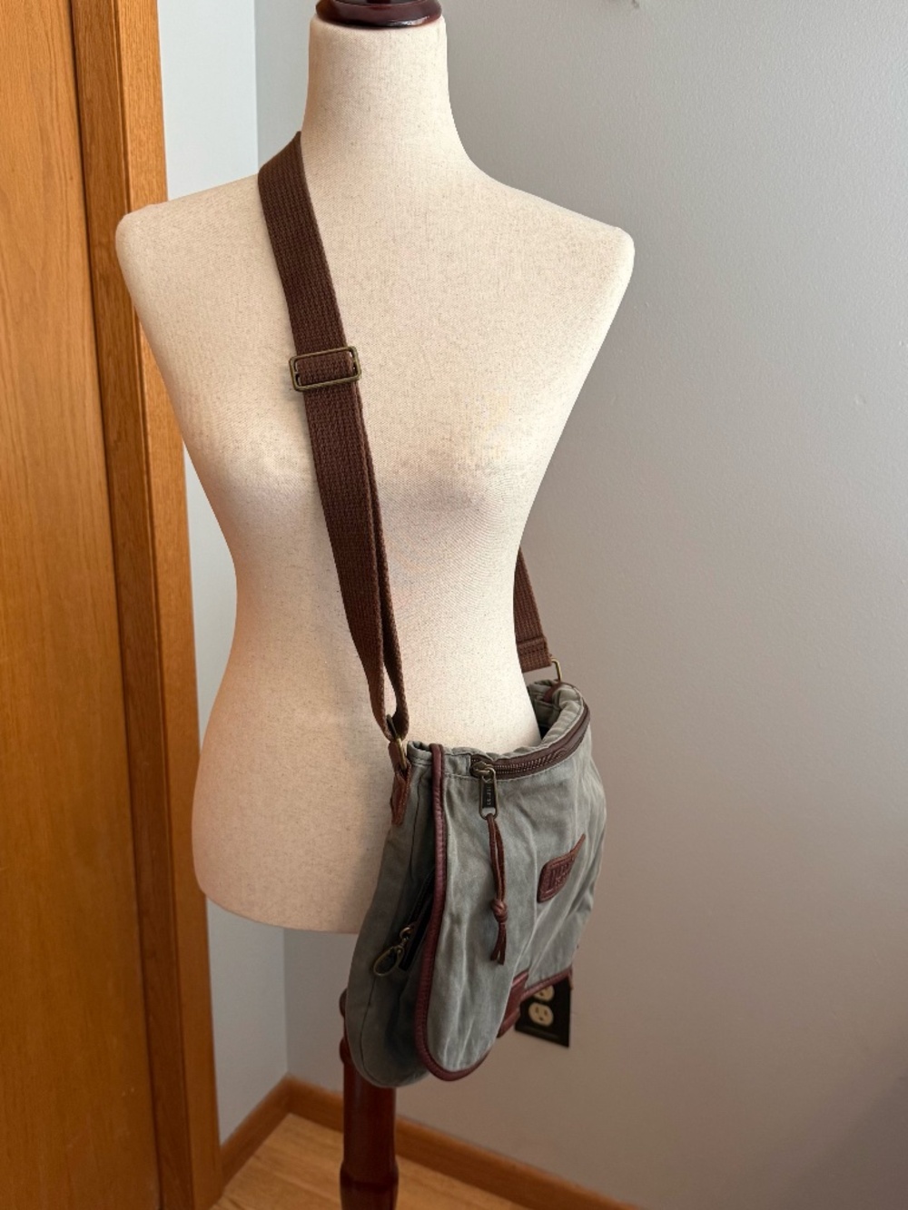 Duluth Trading Co Beige Oil Cloth Canvas bag